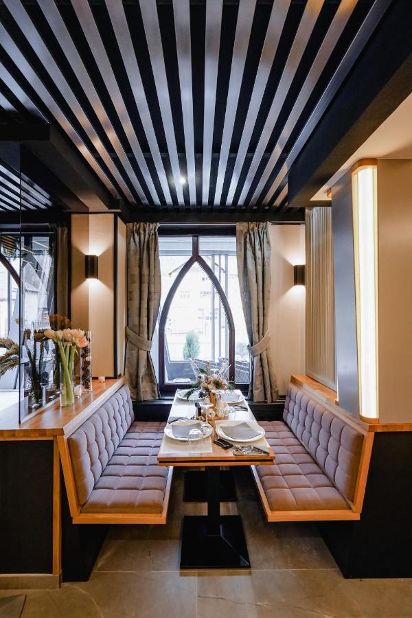 Pensiune Restaurant Capra Neagra Moisei Extérieur photo