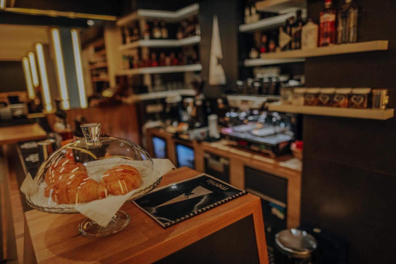 Pensiune Restaurant Capra Neagra Moisei Extérieur photo